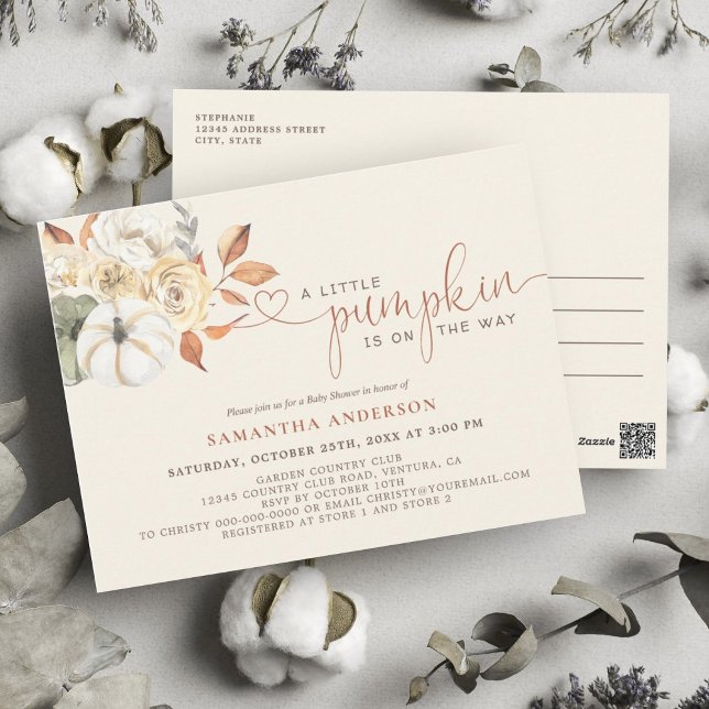 Invitación de Baby Shower floral de otoño con una  (A Little Pumpkin is on the way postcard invitation is an easy way to invite guests to your shower.)