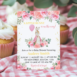 Invitación de Baby Shower rosada de Peter Rabbit