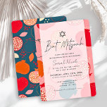 Invitación de Bat Mitzvah con Patrón de Granada Ro<br><div class="desc">Esta elegante y kitsch invitación de Bat Mitzvah presenta un fondo rosa con un patrón de granada en rojo,  naranja y azul marino. El reverso presenta un fondo azul marino con un patrón de granada. Personalízala según tus necesidades. Puedes encontrar productos coincidentes en mi tienda.</div>