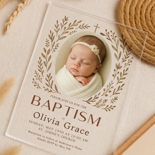 Invitación de Bautizo para Niña Neutral de Acrílic (boho-neutral-baptism-invitation-wooden-background-olivia.png)