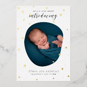 Invitación de bebés presentando estrellas guiadas