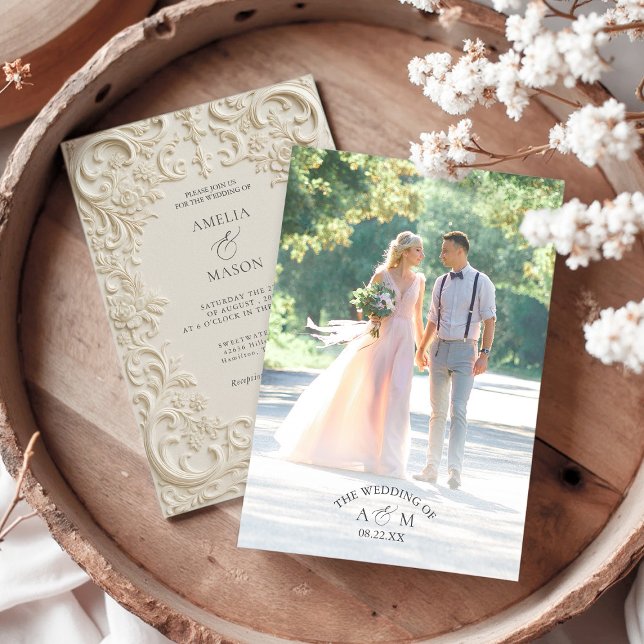 Invitación de boda barroca con monograma estampado (Photo Monogram Embossed Style Baroque Wedding Invitation)