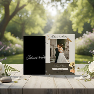 Invitación de boda beige con foto de novia y novio