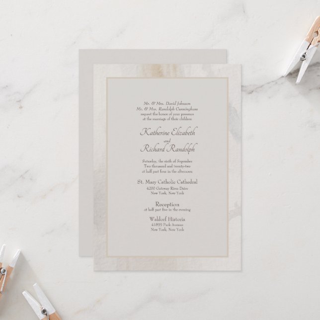 Invitación de boda beige formal para ambos padres (Anverso/Reverso In Situ)