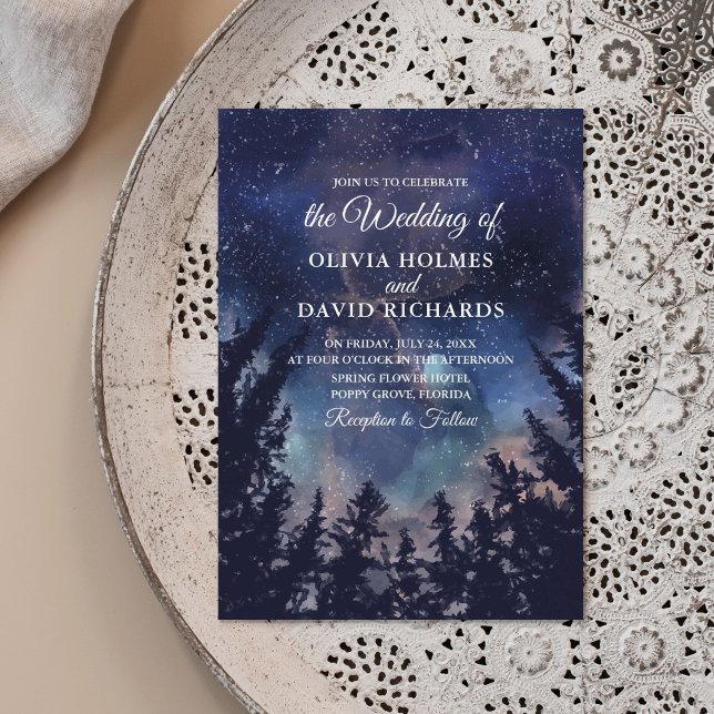 Invitación de Boda Bosque Nocturno Estrellado Cele (Starry Night Forest Wedding Invitation on a neutral boho plate.
)