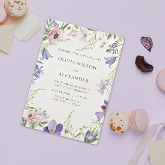 Invitación de boda con borde floral púrpura y crem