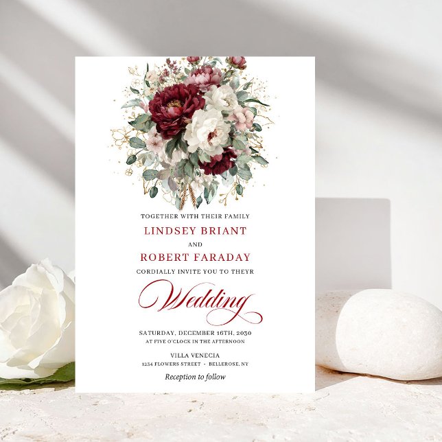 Invitación de boda con flores blancas de Borgoña r (Romantic Burgundy White Flowers Wedding Invitation)
