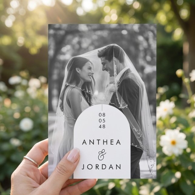 Invitación de boda con foto de arco en blanco y ne (Subido por el creador)