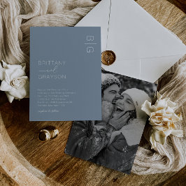 Invitación de boda con foto de monograma azul polv