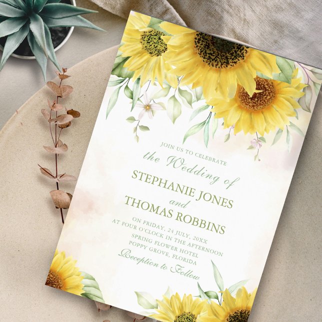 Invitación de Boda con Foto de Pareja en Prado de  (Sunflower Meadow Couple Photo Wedding Invitation on neutral ceramic plate.)