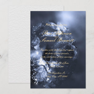 Invitación de boda con monograma floral azul acuar
