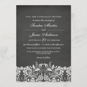 Invitación de boda con pizarra y encaje blanco