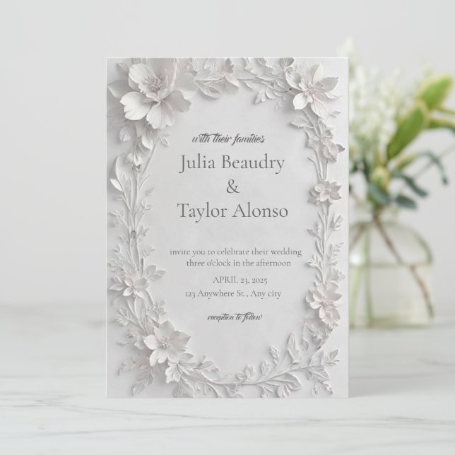 Invitación de boda con relieve floral plateado (Anverso de pie)
