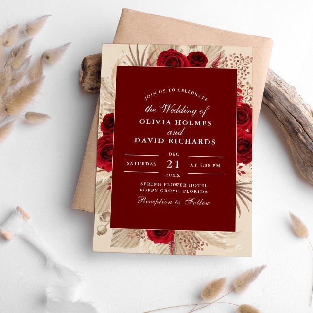 Invitación de Boda con Rosas de Borgoña y Pasto de (Burgundy Roses and Pampas Grass Wedding Invitation on table surrounded with pampas grass.)