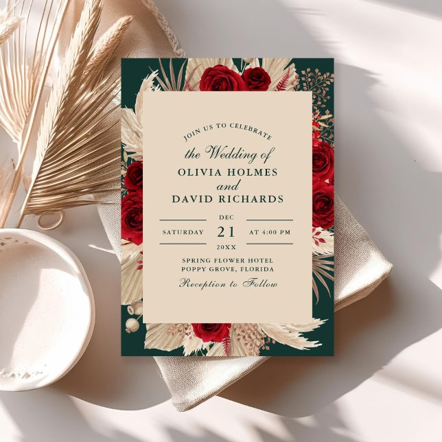 Invitación de Boda con Rosas de Color Verde Esmera (Emerald Green Burgundy Roses Wedding Invitation on a sunny boho table.)