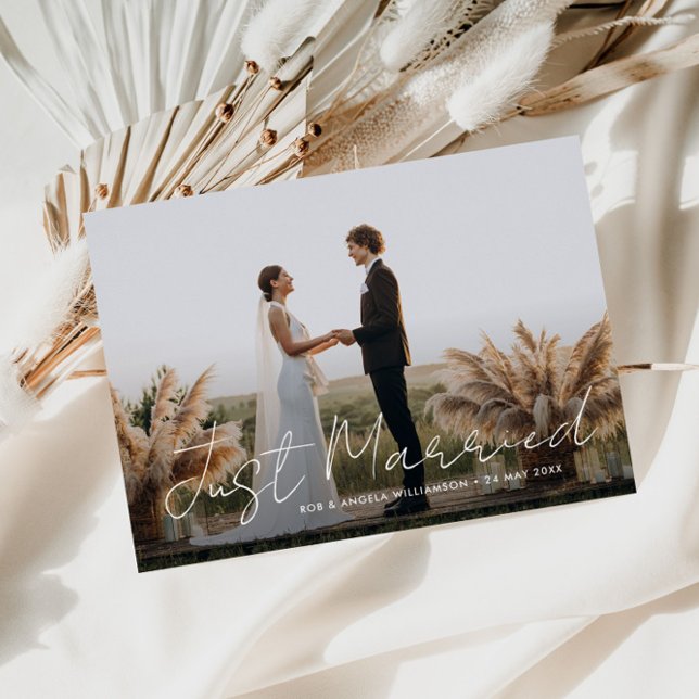 Invitación de boda de escritura delgada recién cas (Subido por el creador)