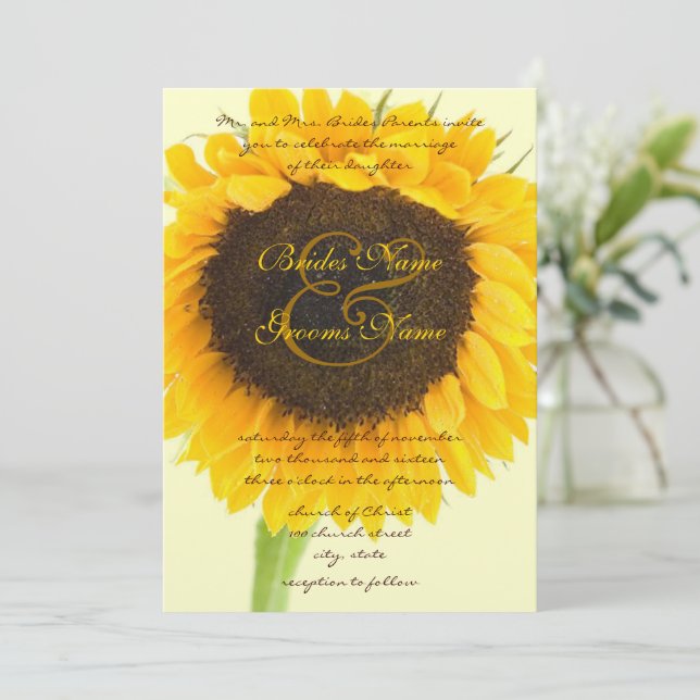 Invitación de boda de girasoles del granero rústic (Anverso de pie)