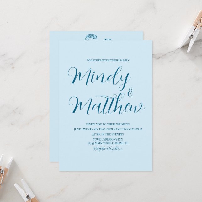 Invitación de boda de pareja azul suave sobre azul (Anverso/Reverso In Situ)