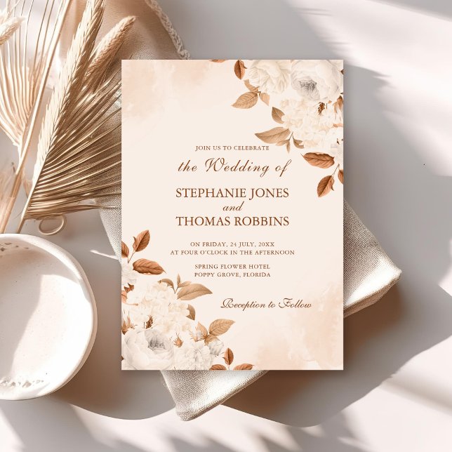 Invitación de Boda de Peonías Blancas Boho (Boho Terracotta Floral Wedding Invitation on a white table with neutral boho decoration.)