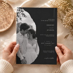 Invitación de boda editorial de lujo negra.