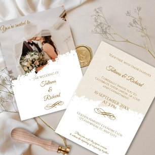 Invitación de boda elegante con foto y letra dorad