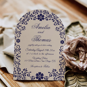 Invitación de boda floral azul cobalto