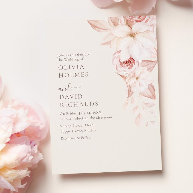 Invitación de Boda Floral Beige Rosado Elegante (Elegant Beige and Pink Roses Wedding Invitation on pale pink table with pink roses.)