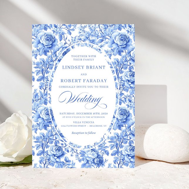 Invitación de boda floral Chic Royal Blue Toile (Chic Royal Blue Toile Floral Wedding Invitation)