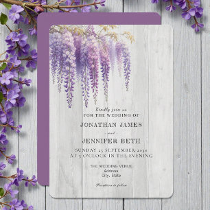 Invitación de boda floral de glicina sobre madera 