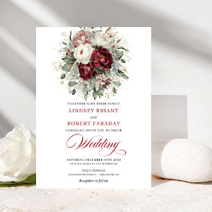 Invitación de boda floral dorada en burgundy moder