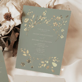 Invitación de boda floral dorada en verde salvia