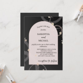 Invitación de boda floral en negro y dorado rosa