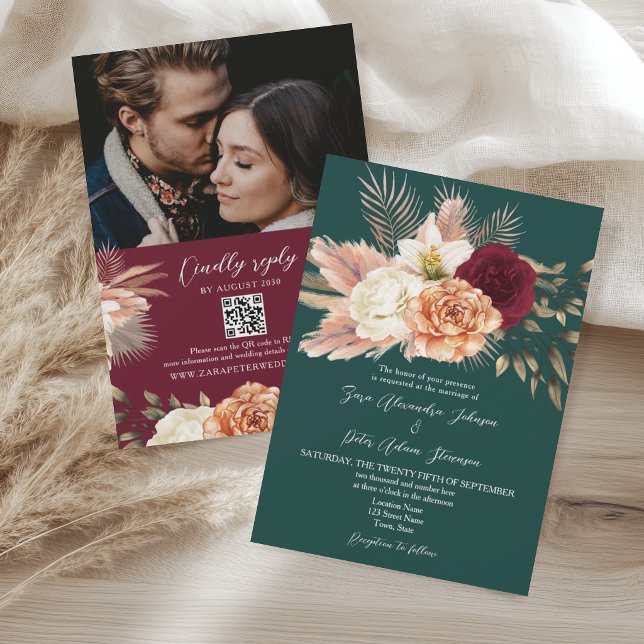 Invitación de boda floral verde esmeralda con códi (Subido por el creador)