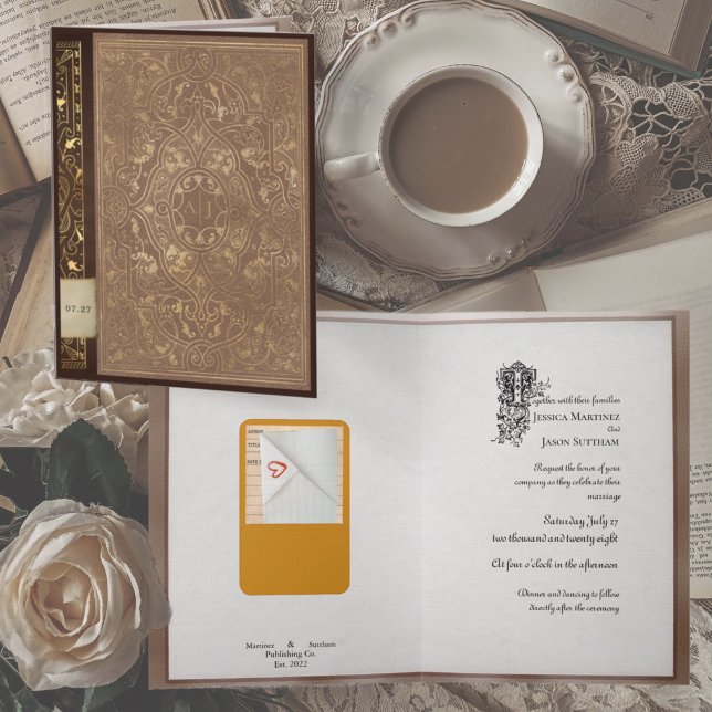 Invitación de Boda Literaria con Libro de Bibliote (Library book wedding invitation with love note tucked into the return card)
