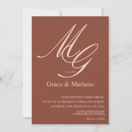 Invitación de boda marrón rosa discreta con monogr