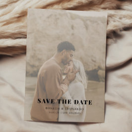 Invitación de boda moderna y elegante en blanco y 