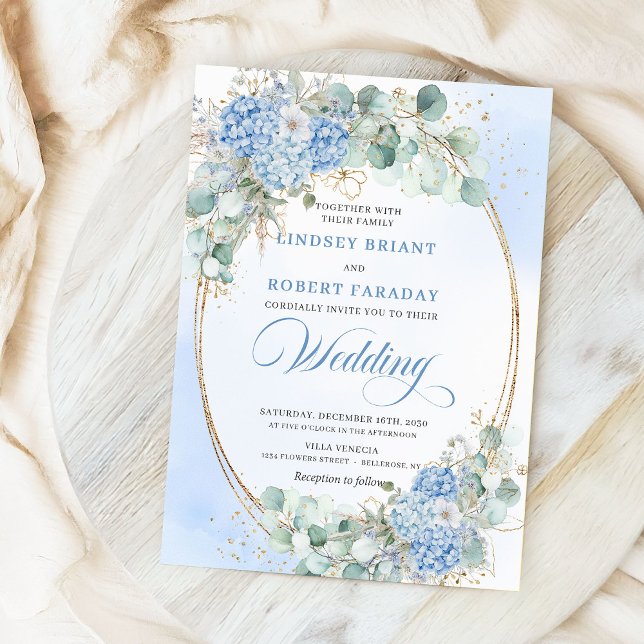 Invitación de boda ovalada floral azul moderna con (Modern Blue Floral Gold Oval Wedding Invite)