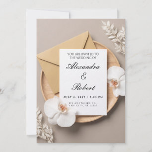 Invitación de boda sobre blanco con orquídea y sob