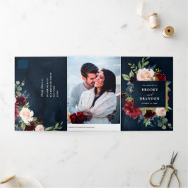 Invitación de boda trifold roja borgoña naval