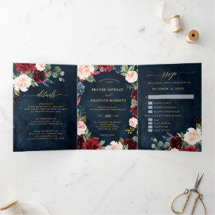 Invitación de boda trifold roja borgoña navy oro