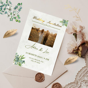 Invitación de boda verde, con título dorado fijo 