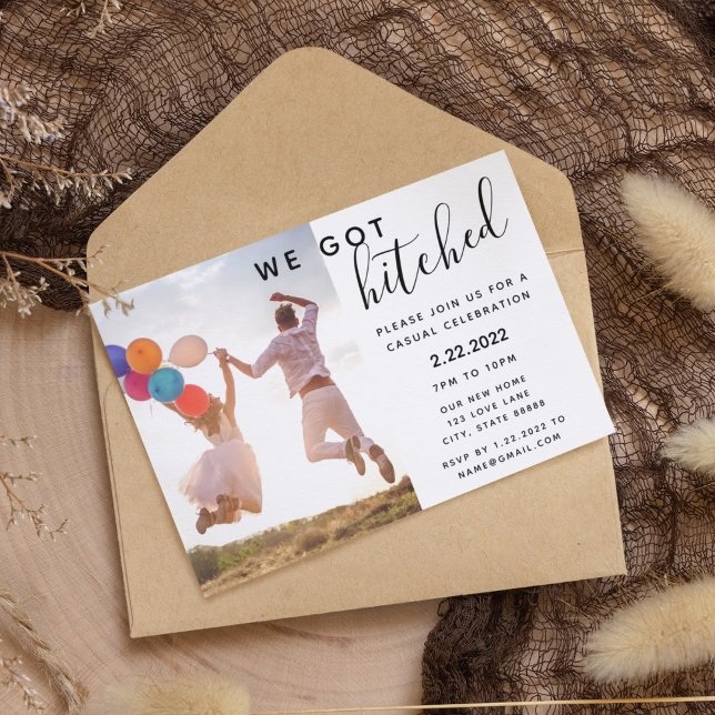 Invitación de bodas (Spread the news that you got hitched with this fun personalized post celebration invitation! )