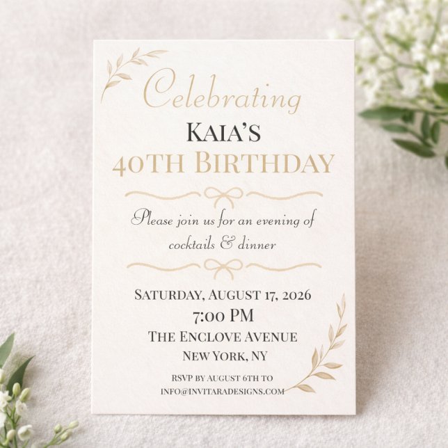 Invitación de Celebración Botánica Dorada (Gold botanical birthday design with cream background for cocktail dinner celebration)