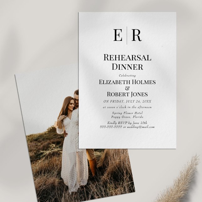 Invitación de cena de ensayo con foto personalizad (Modern Monogram Custom Photo Rehearsal Dinner Invitation on white table with dry wildflower)