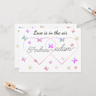 invitación de corazón de mariposas voladoras moder