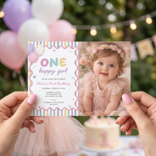Invitación de cumpleaños 1 rayada de una niña feli