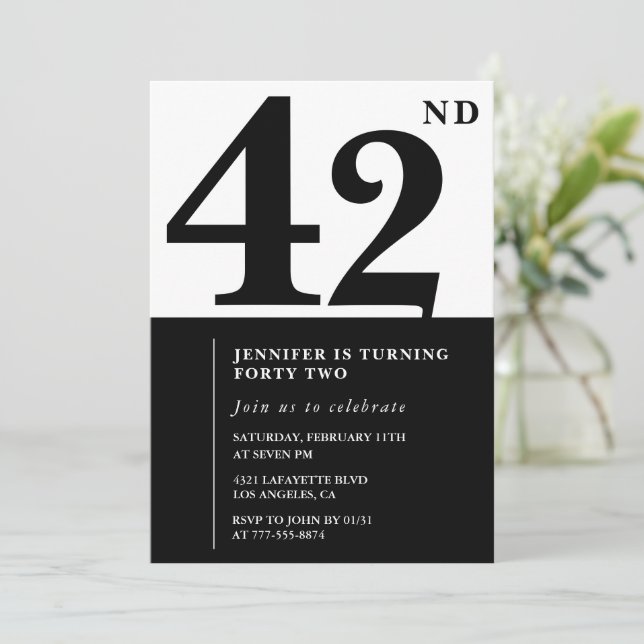Invitación de cumpleaños 42 elegante mujer Negro (Anverso de pie)