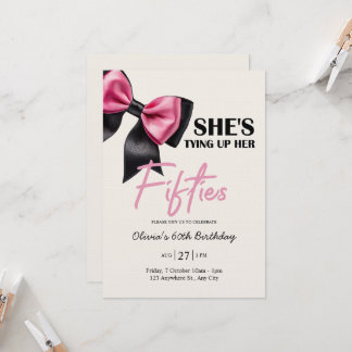 Invitación de cumpleaños 60 Chic Black & Pink Bow