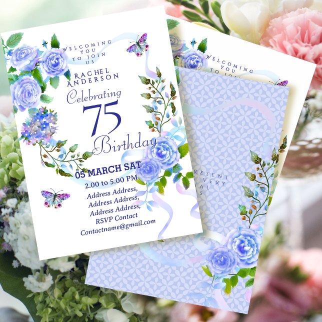 Invitación de cumpleaños 75 con cinta de rosa azul (Blue Rose Ribbon 75th Birthday Invitation)