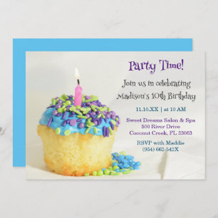 Invitación de cumpleaños a cupcake azul con globo